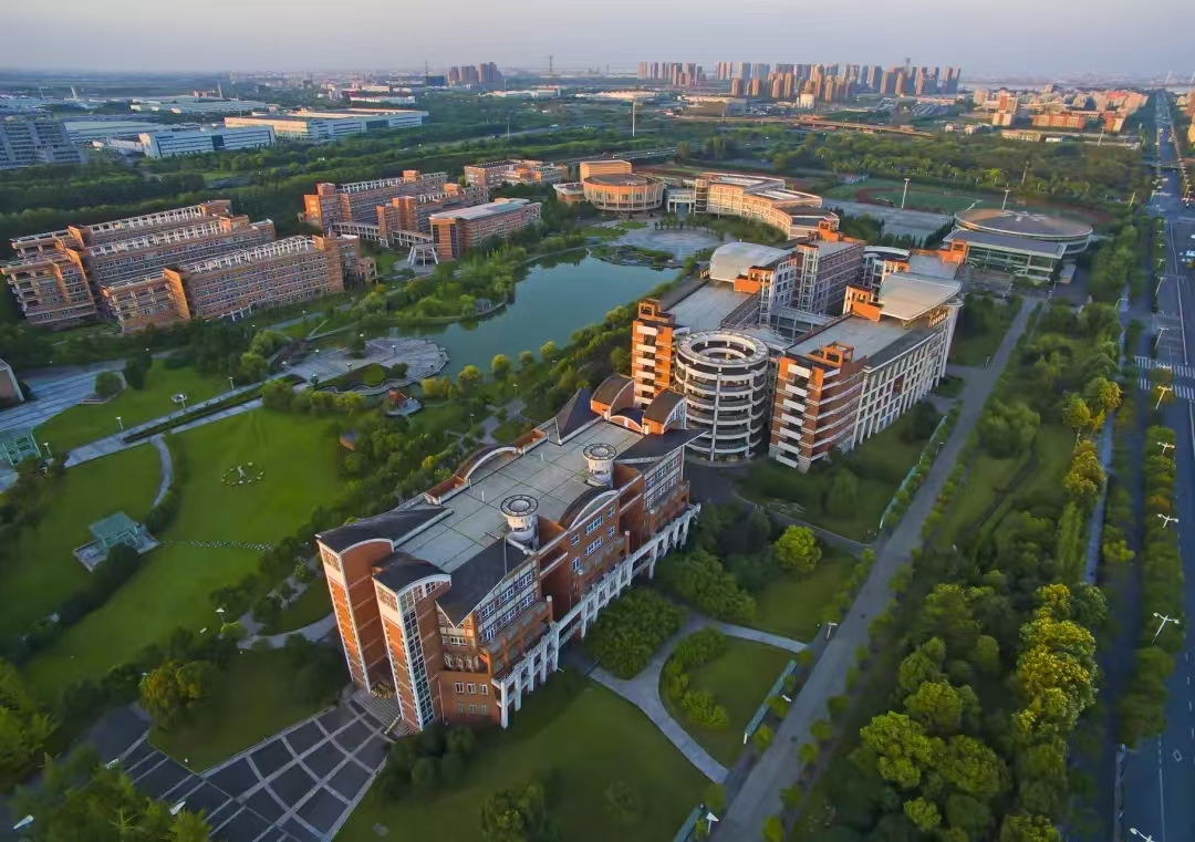 QiantangVision's tweet photo. #Zhejiang has recently unveiled the 2nd batch of provincial-level foreign-funded R&amp;D centers, with seven located in #Qiantang, #Hangzhou. These seven centers primarily focus on biomedicine, new materials, and artificial intelligence. #QiantangDevelopment https://t.co/ViUpfhoUhm