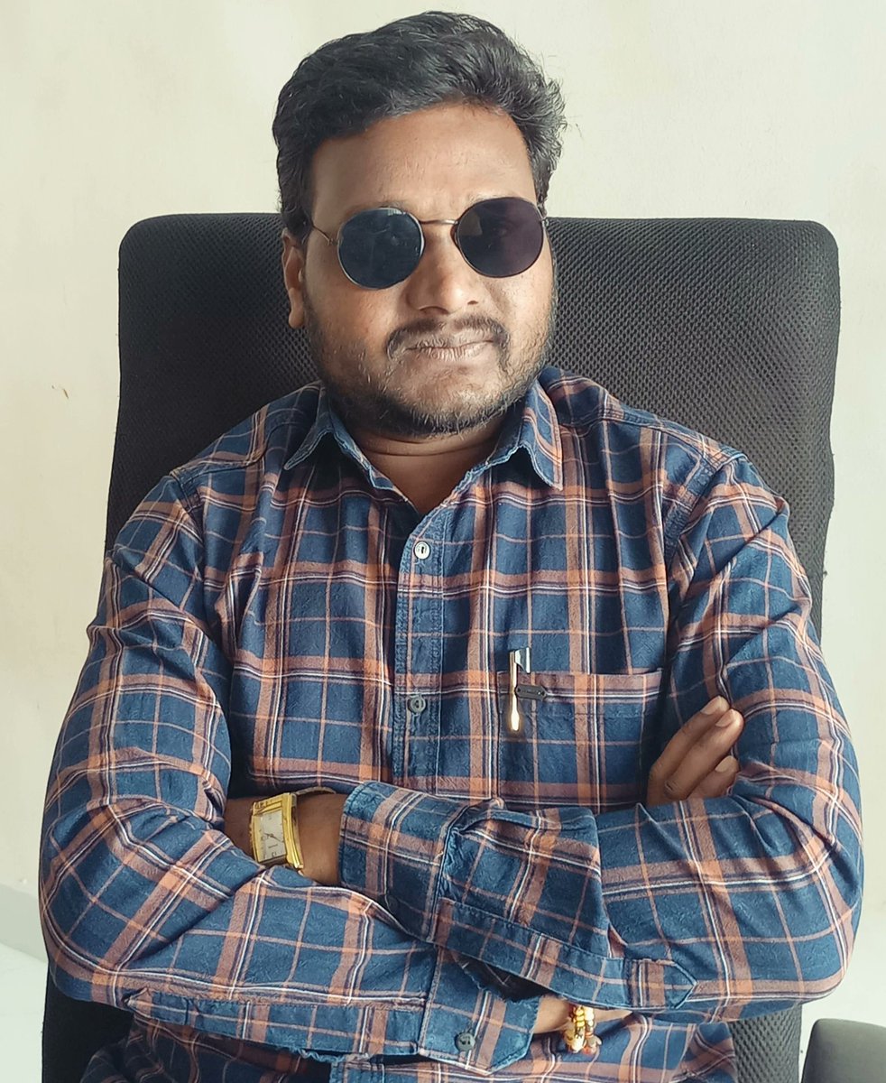 Arun_kumar1990's tweet photo. ओव्हर कॉन्फिडंन्ट व्यक्ती आमच्यासमोर आपली हुशारी झाडत असेल तर आमच्यासमोर फक्त ऐकल्याशिवाय पर्याय उपलब्ध राहत नाही. पण रिअ‍ॅक्शन्स ऑन द फेस असं असेल. https://t.co/NZIzQu4VwO