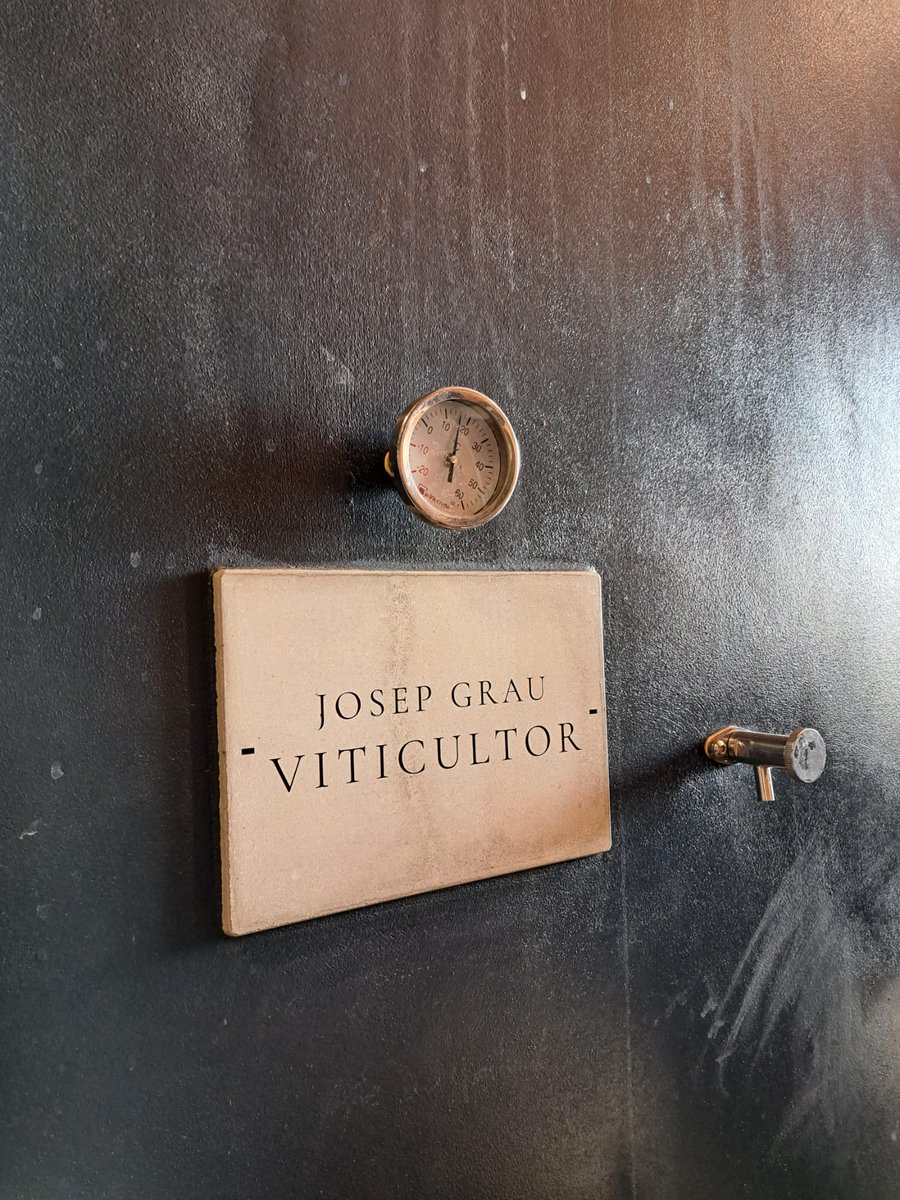 ekomkal's tweet photo. 🌱✨ Descubriendo la esencia del vino del @domontsant y @d.o.q.priorat con @jgrauviticultor 
Queremos agradecer a @brichsrestaurant por su atención, y a todo el equipo de @jgrauviticultor y en especial a Josep Grau por compartir con nosotros su conocimiento y su visión. https://t.co/i9bz8Q0TI6