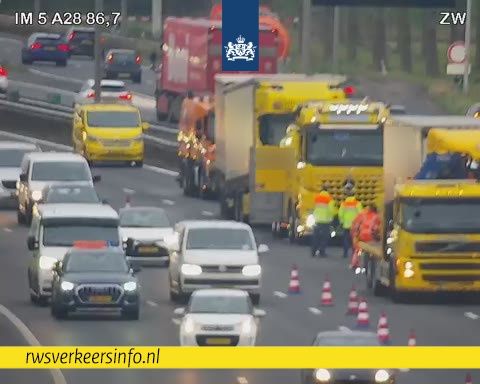 Bergings- en schoonmaakwerkzaamheden op de A28 bij knooppunt Hattemerbroek