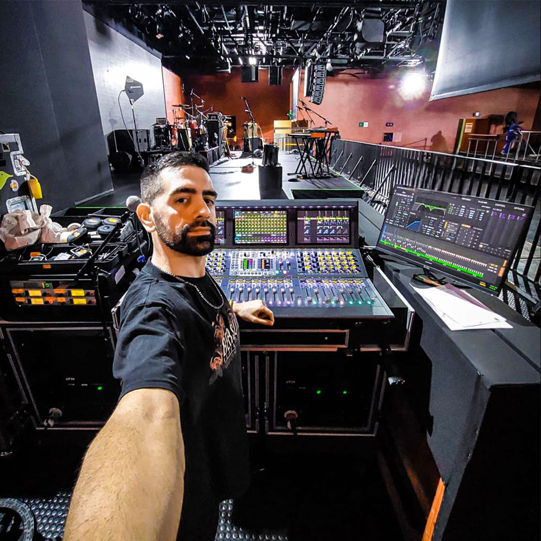 AvidLiveSound's tweet photo. 🎵 Selfie from my monitor world
📷 https://t.co/QotT1vmxAz
▶️ https://t.co/hElVavmyPd
#selfie #monitorworld #livesound #avids6l #avidlivesound #venues6l #avid https://t.co/aHGNst5D7s