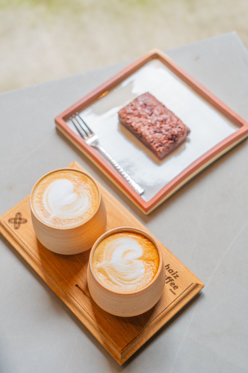 ToyamaVisit's tweet image. Step back in time in Nanto City’s Inami! 🚶‍♂️✨  
Stroll its quiet historic streets, admire intricate wood carvings, and soak in the nostalgia—an experience unique to Toyama. 🌞  

👇 Learn more in our latest article: 
visit-toyama-japan.com/en/travel-insp… 
#Inami #Toyama