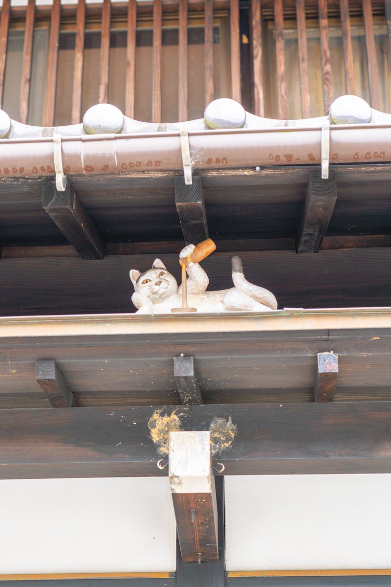 ToyamaVisit's tweet image. Step back in time in Nanto City’s Inami! 🚶‍♂️✨  
Stroll its quiet historic streets, admire intricate wood carvings, and soak in the nostalgia—an experience unique to Toyama. 🌞  

👇 Learn more in our latest article: 
visit-toyama-japan.com/en/travel-insp… 
#Inami #Toyama