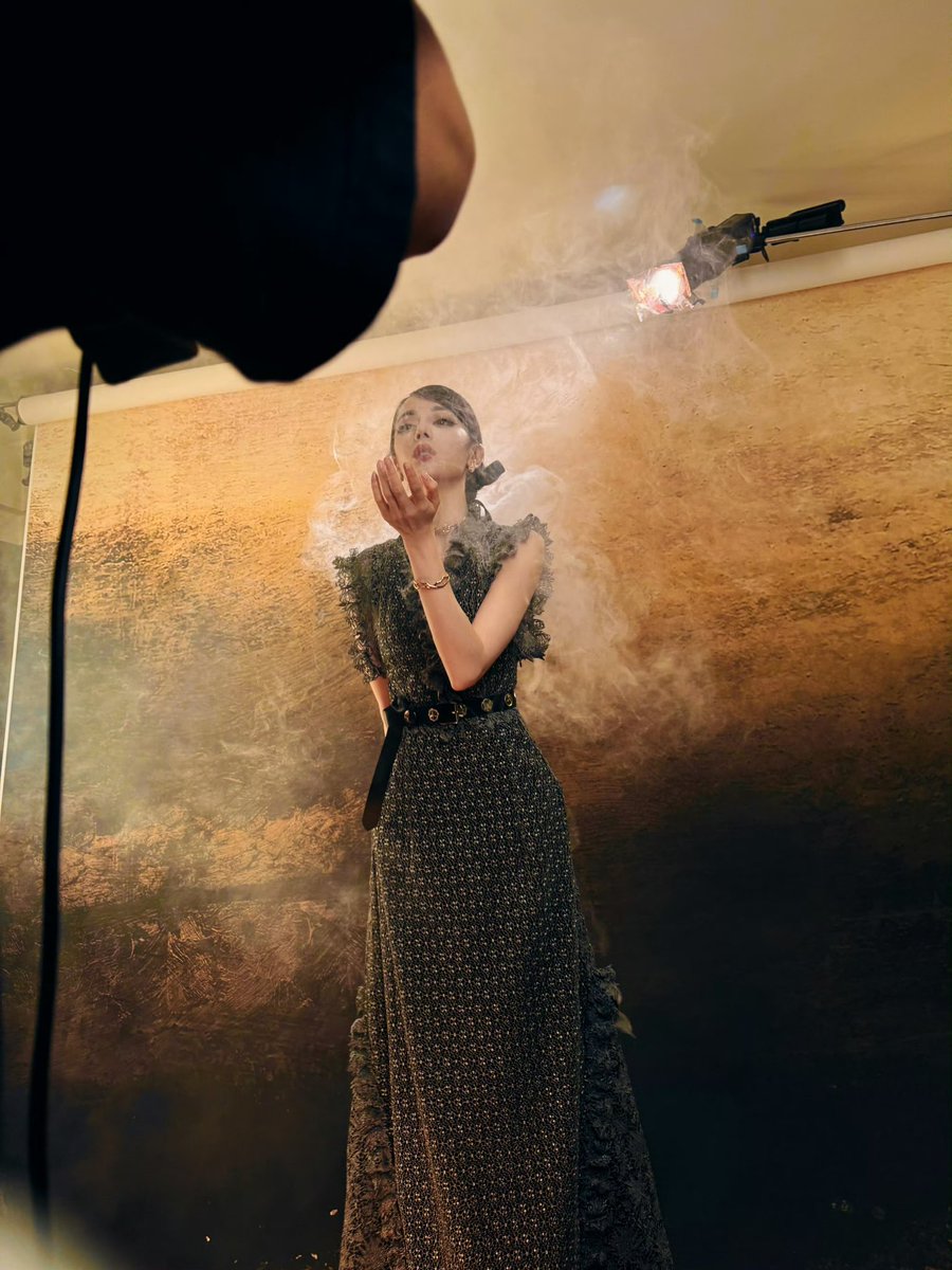 #Dilireba’s studio shares behind the scene snaps 

#dilraba