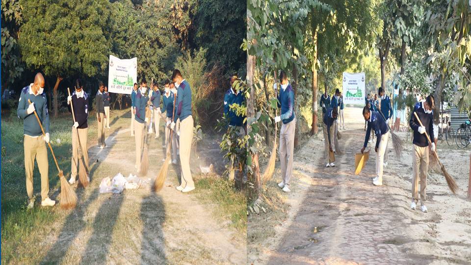 स्वच्छता पखवाड़ा के अंतर्गत @91Bn #RAF #crpfindia के कार्मिकों द्वारा कैंप परिसर में शौचालय, सीढ़ी ,पार्किंग स्थल सहित कार्यालय के बाहरी क्षेत्रों की साफ-सफ़ाई की गई।