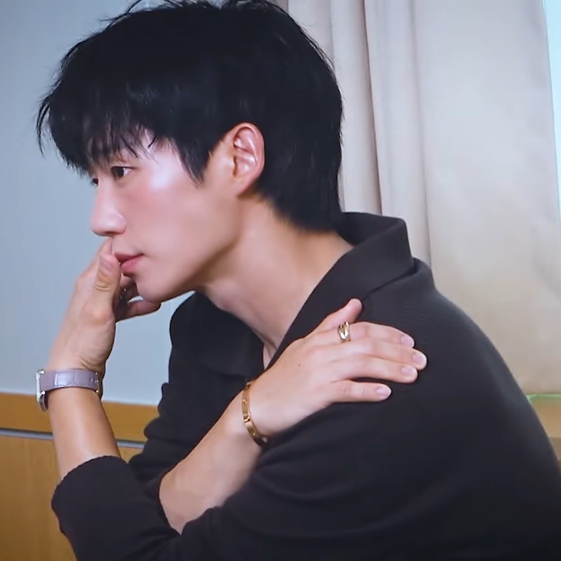 새장안에갇힌새, 정해인 아웃