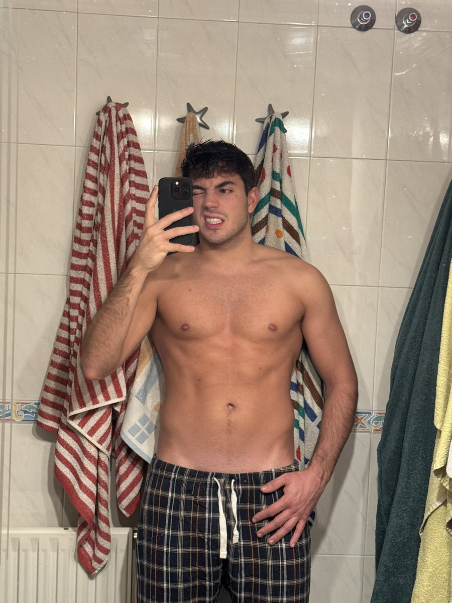 jorge_mrcd_'s tweet photo. vamossssss que es juernes 🎉🥳🎊🍾 https://t.co/D4nRWMDjIl