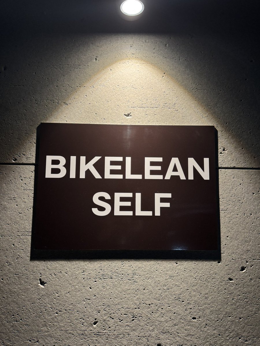 bikelean's tweet photo. お待たせ致しました🌟

屋内バイクセルフ洗車場BIKELEAN SELF（@Bikeleanself ）、遂に明日12/6（金）オープンとなります！
バイカー、ライダー、洗車好き、洗車難民の方々の為、洗車ができる場所を作りました！
心ゆくまでまで洗車をお楽しみください😌🫧

まだ飾り付けと足りない部品ありますが、随時作業・補充していきます🙇

#bikelean #バイクリーン #bikeleanself #バイクリーンセルフ  #洗車 #バイク洗車 #バイク洗車専門店 #バイク洗車場  #セルフ洗車場 #バイクセルフ洗車 #富士見市 #川越 #バイク好きと繋がりたい #バイク乗りと繋がりたい  #flhx #xl883 #z1100 #cb400sf