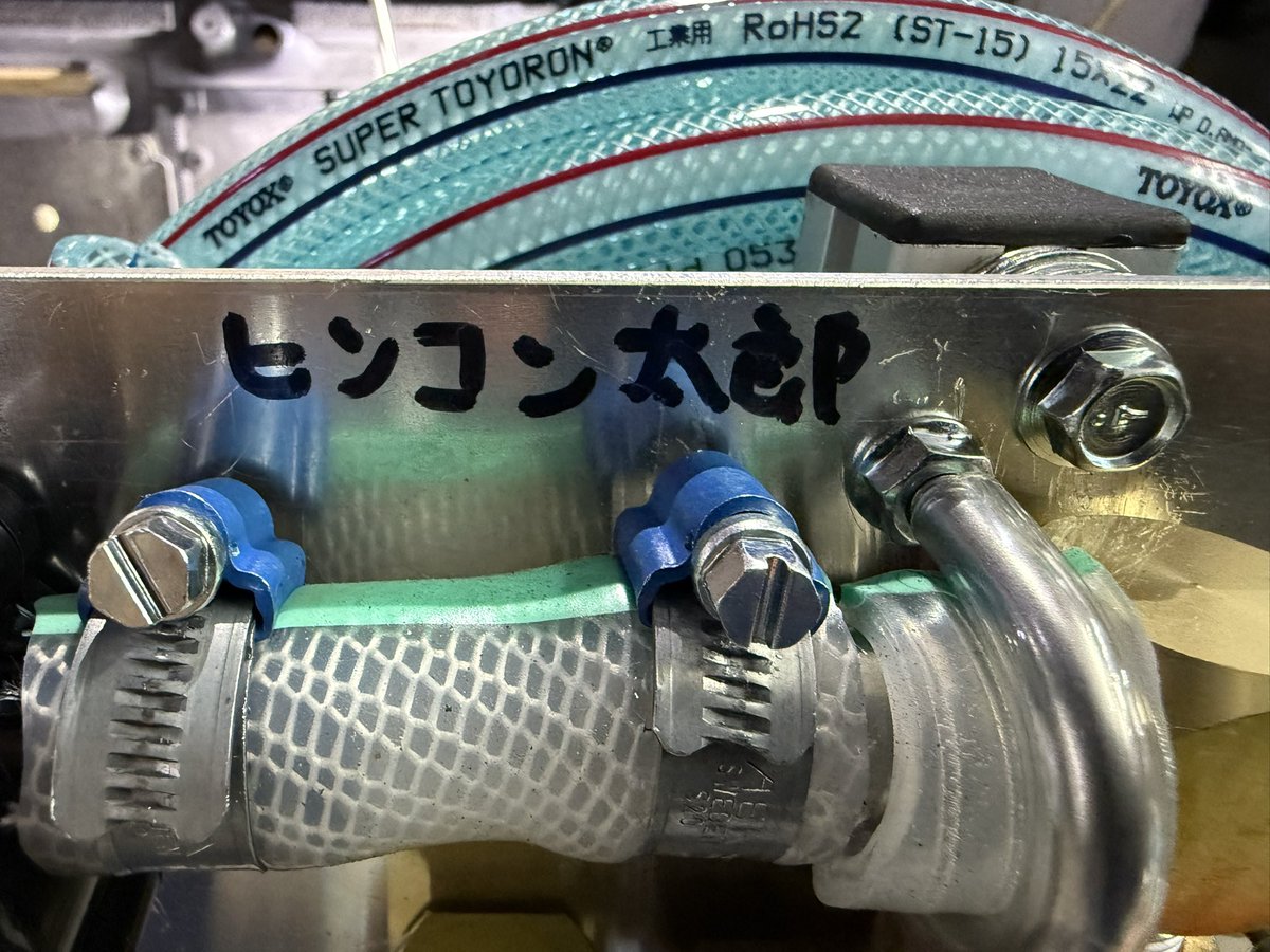 YT3RR's tweet photo. 前にISFの交換した時熱いわ狭いわでぶちギレだったのでATF交換用の貧困太郎を作った()

これから頻繁に交換すると思ってISとISFはアタッチメント作ったし楽チン👌 https://t.co/xqzLZitilf