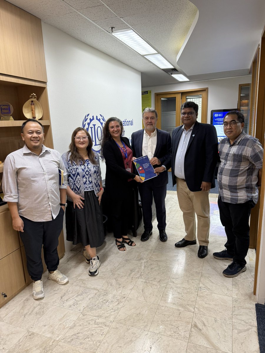 Education International Asia-Pacific Region (@eduintap) on Twitter photo A very productive discussion with <a href="/simrinsingh/">Simrin Singh</a> Director ILO Indonesia and staff on UN High Level Panel Report (and recommendations) on Teaching Profession.
Looking forward to further cooperation.
#GoPublic
#FundEducation A very productive discussion with <a href="/simrinsingh/">Simrin Singh</a> Director ILO Indonesia and staff on UN High Level Panel Report (and recommendations) on Teaching Profession.
Looking forward to further cooperation.
#GoPublic
#FundEducation