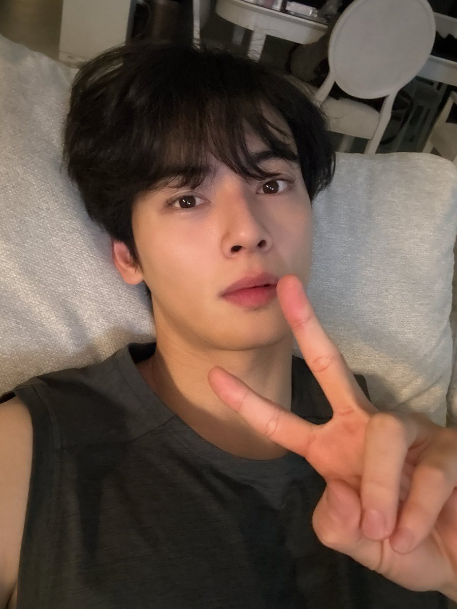 ChaEunwooINTL's tweet photo. 📸 Cha Eunwoo update via Fromm

#CHAEUNWOO #차은우
#チャウヌ #车银优 #ชาอึนอู #車銀優 https://t.co/Go6LfVv5n1