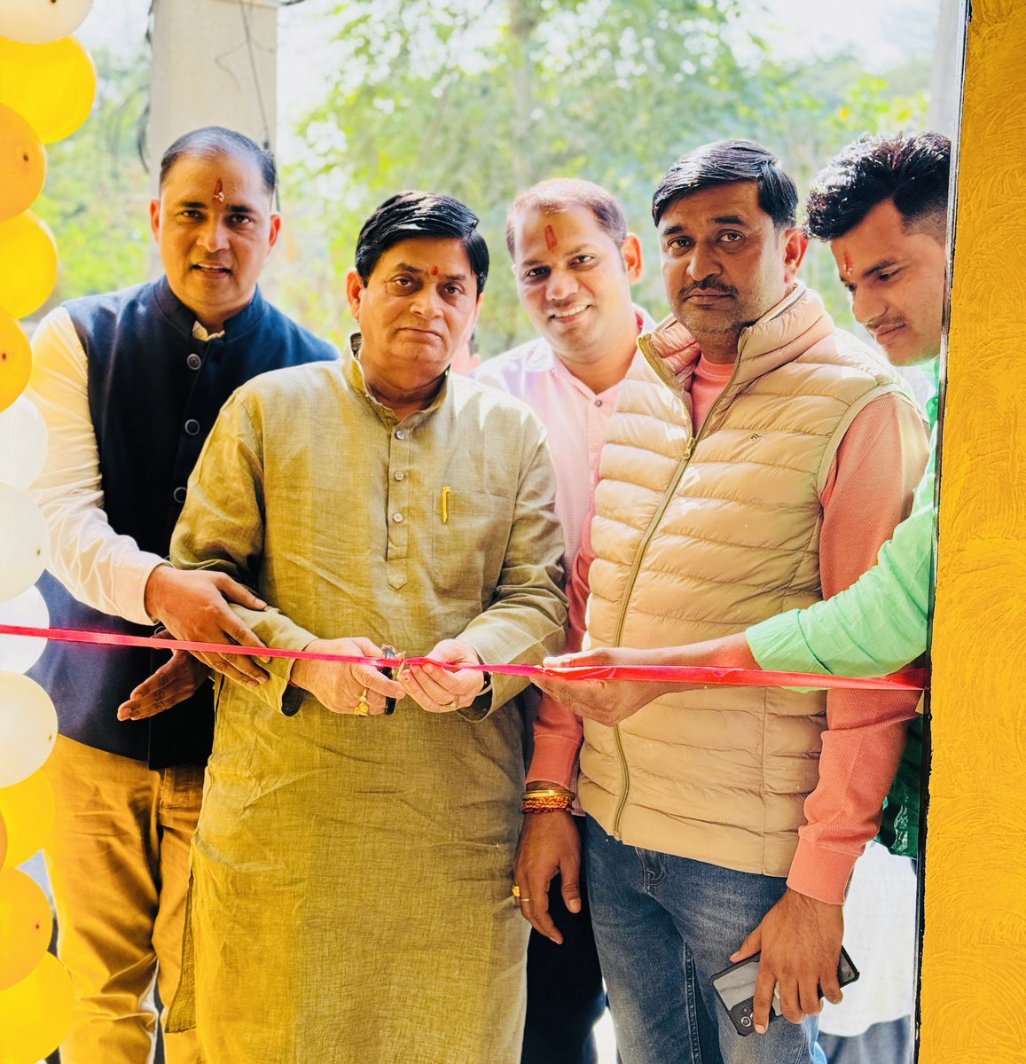 onlineKailash's tweet photo. चतराला रीको कॉलोनी सीतापुरा, टोंक रोड सांगानेर जयपुर में युवा डॉ गिर्राज जी, लालाराम जी शर्मा के नवीन प्रतिष्ठान CARINO CAFÉ & RESTAURANT का फीता काट कर शुभारंभ किया।
नवीन प्रतिष्ठान की सफलता हेतु गिर्राज जी, लालाराम जी शर्मा को बधाई व शुभकामनाएं।
#NewInstallations #CARINOCAFE https://t.co/KUtKiwPth3