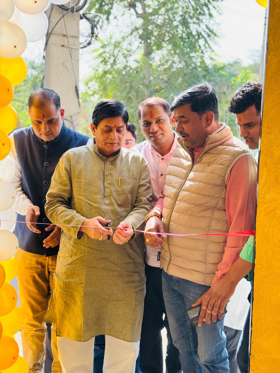 onlineKailash's tweet photo. चतराला रीको कॉलोनी सीतापुरा, टोंक रोड सांगानेर जयपुर में युवा डॉ गिर्राज जी, लालाराम जी शर्मा के नवीन प्रतिष्ठान CARINO CAFÉ & RESTAURANT का फीता काट कर शुभारंभ किया।
नवीन प्रतिष्ठान की सफलता हेतु गिर्राज जी, लालाराम जी शर्मा को बधाई व शुभकामनाएं।
#NewInstallations #CARINOCAFE https://t.co/KUtKiwPth3