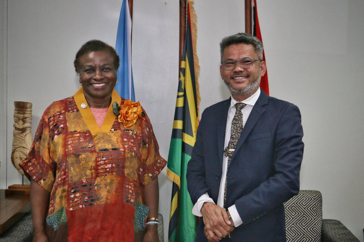 UNFPAPacific's tweet image. ED Natalia Kanem is honored to call on H.E, deputy PM, Matai Seremiah Nawalu in #Vanuatu. Discussion focused on power of data-driven policies to address #Vanuatu's evolving demographics and unlock opportunities for its young population.
 #Data4Development, @UNFPA, @UNFPAAsiaPac