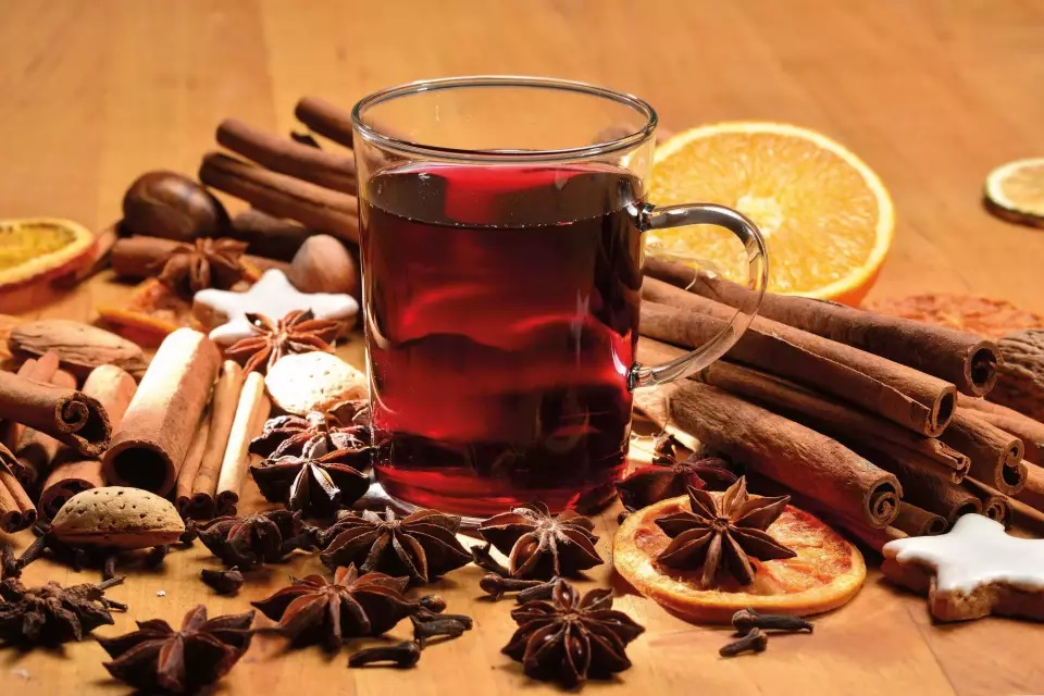 deutscheweine's tweet photo. schon abgestimmt? https://t.co/sCSLYrSUcn Welcher Glühwein ist EUER FAVORIT? #mulledWINE #xmas #red #white #rosé #noandlow #NoLo https://t.co/SMel0iU4zK