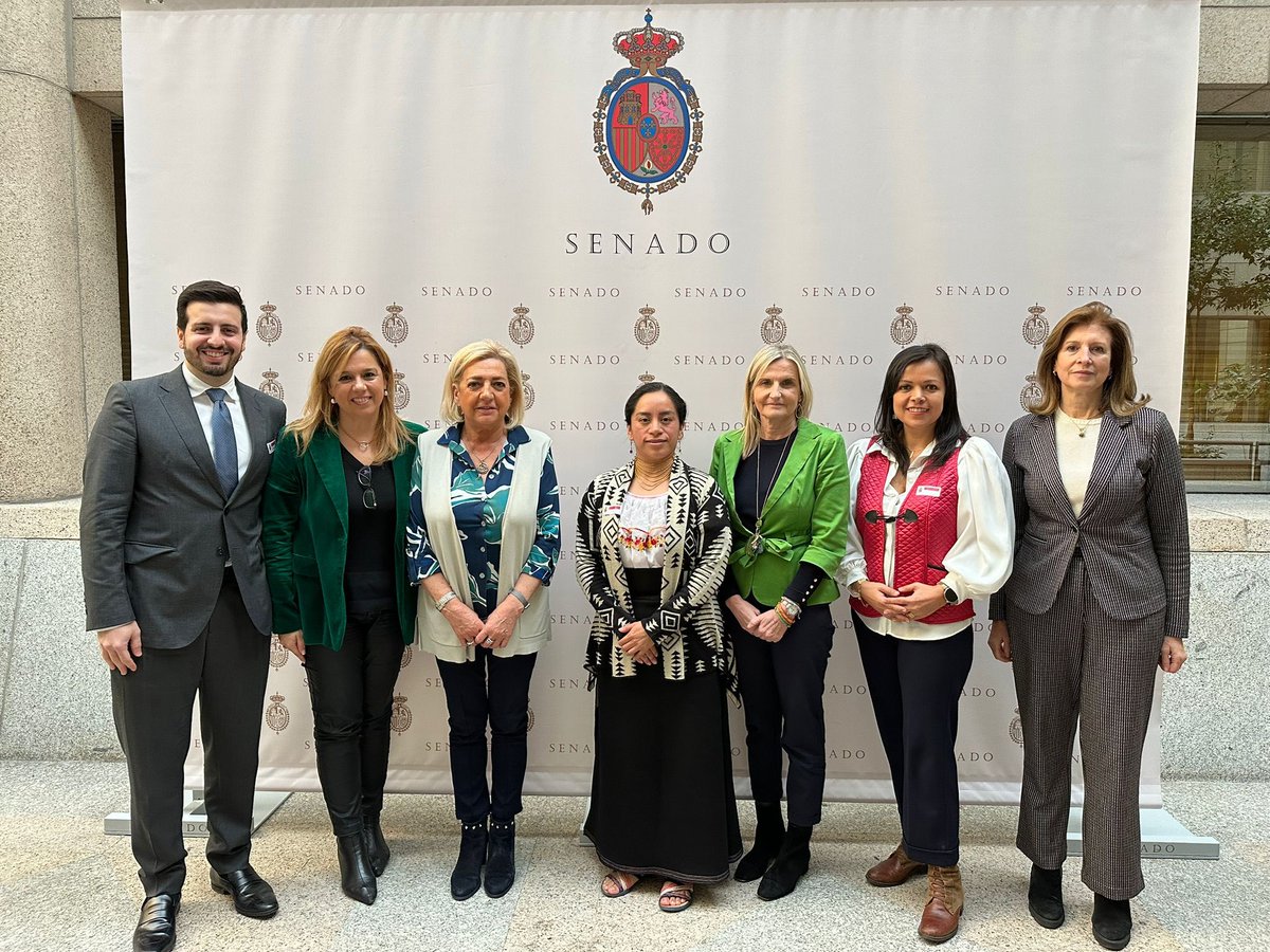 Reunión en el Senado con la comisión de sanidad y universidades