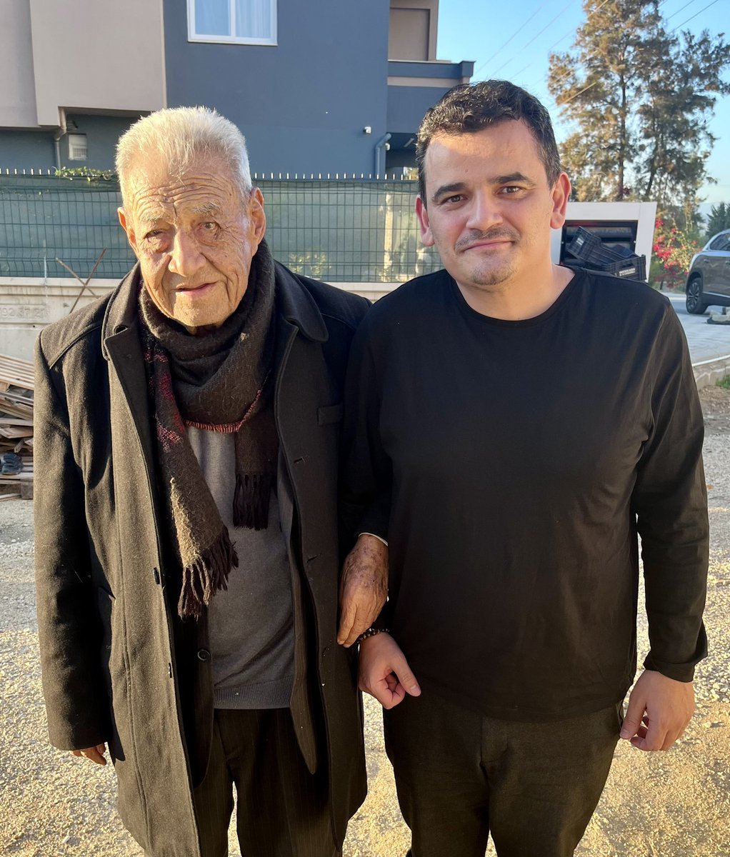 a_calik's tweet photo. Hayat, bir kuşaktan diğerine taşınan sessiz bir mirastır. Yan yana durduğunuzda, yaşanmışlıkların derin anlamını hissedersiniz. Bugün, geçmişe saygı duyarak geleceğe bakmanın anlamını yeniden hatırlıyorum. https://t.co/rcdPzWJ6u3