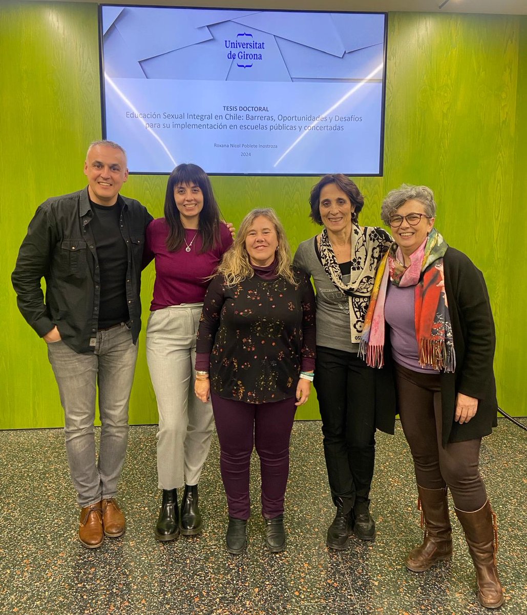 CISA_UdG's tweet photo. Ahir va tenir lloc la lectura de la tesis “Educación Sexual Integral en Chile: Barreras, Oportunidades y Desafío para su implementación en escuelas públicas y concertadas” per Roxana Poblete @Pobl51192Roxana dirigida per @josanlangarita. Moltes felicitats! https://t.co/Njg3TuT96V
