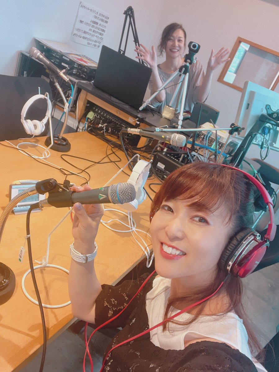Mionosuke255255's tweet photo. Air station HIBIKI のラジオパーソナリティとしてご活躍のくるみんさんから、12/1の公演に素敵なお花💐のプレゼントを頂きました〜😍超嬉しい💕
ご多忙の中、会場まで駆け付けて下さり、本当にありがとうございました✨
@kurumindenight https://t.co/Hxnzu1ZjkN