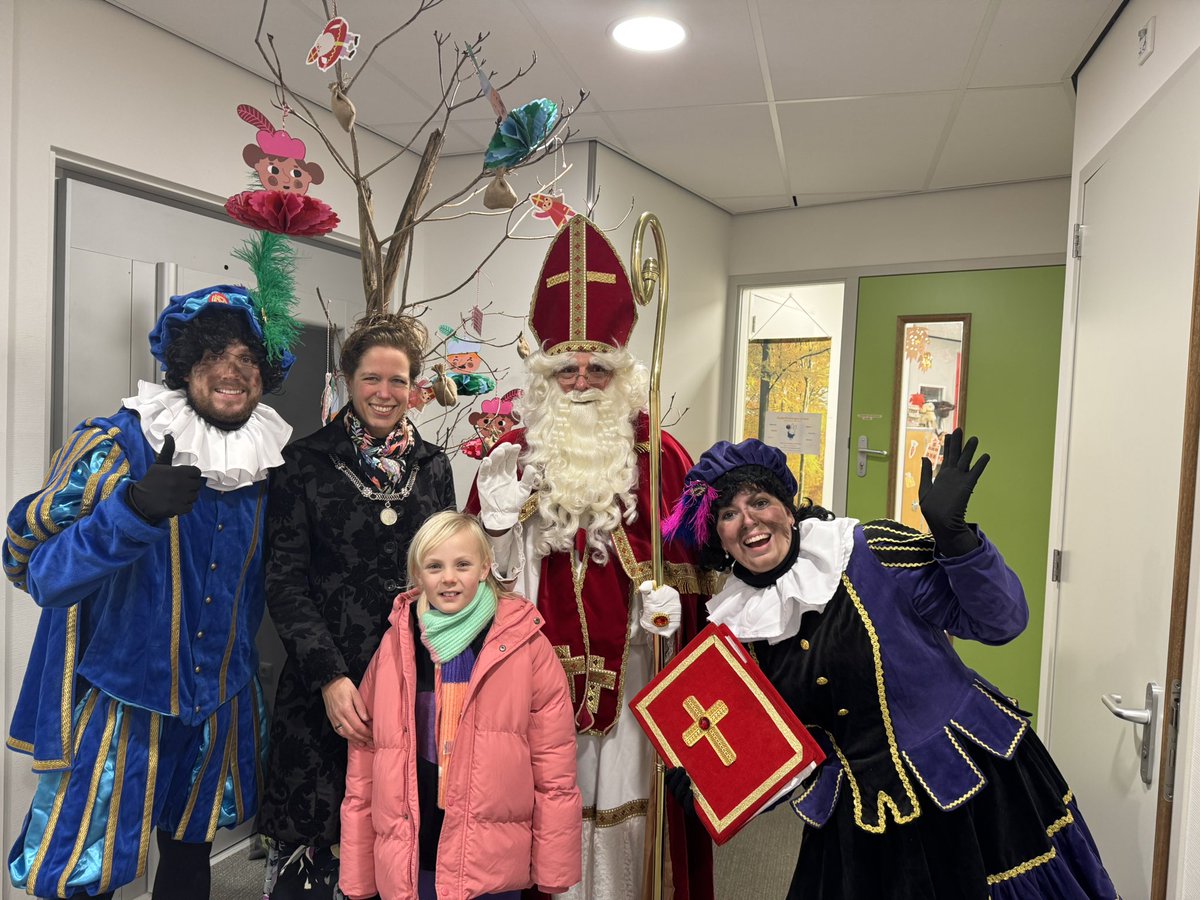 Sinterklaas bezoekt IKC Dorpsschool <a href="/Rozendaal_GLD/">Gemeente Rozendaal</a>, wat een feest!