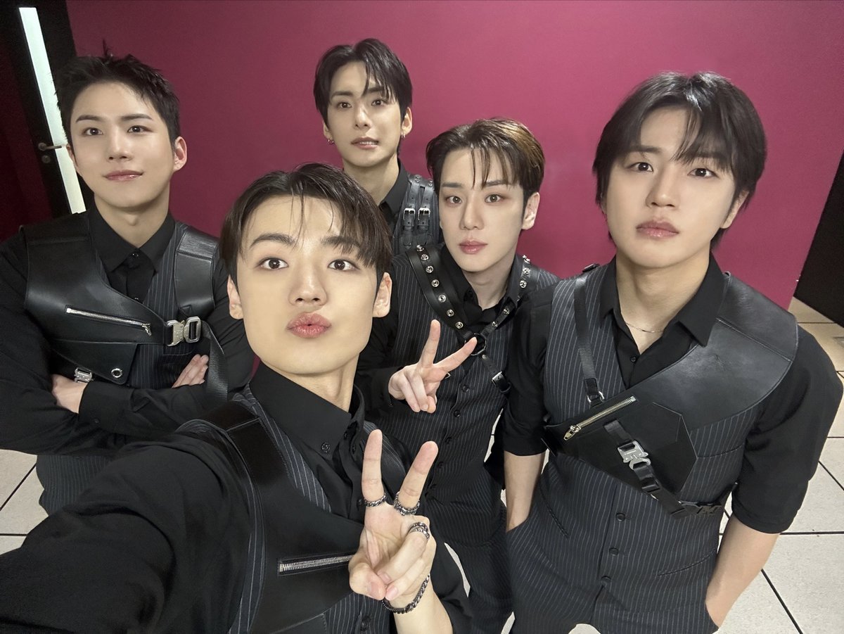 official_ACE7's tweet photo. [📸]

에이스는 라이브 맛집이야… 
잇츠라이브 맛집 😍

#ACE #PINATA #AcePINATA
#에이스 #피냐타 #에이스피냐타
#itsLive #잇츠라이브 https://t.co/qkMKy7TOZh