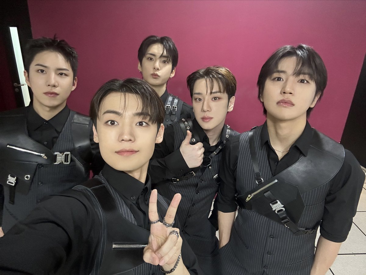 official_ACE7's tweet photo. [📸]

에이스는 라이브 맛집이야… 
잇츠라이브 맛집 😍

#ACE #PINATA #AcePINATA
#에이스 #피냐타 #에이스피냐타
#itsLive #잇츠라이브 https://t.co/qkMKy7TOZh