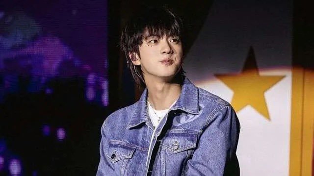 ALTKSELECTION's tweet photo. Les fans célèbrent l’anniversaire de #KimSeokjin de #BTS avec le ‘Jin Day’
https://t.co/rkJjbmSz5G https://t.co/1bFMZNN2pG