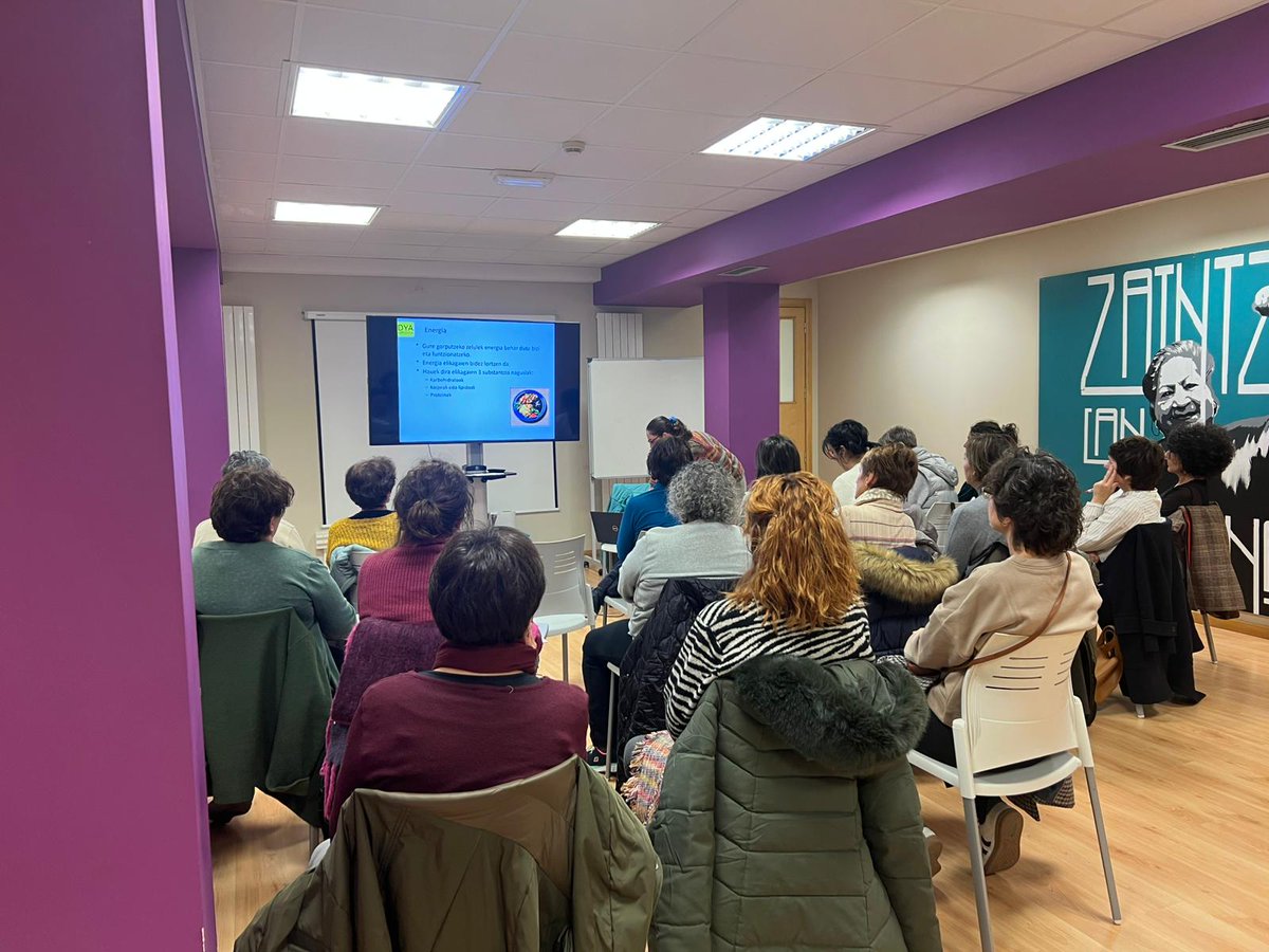 DYAGipuzkoa's tweet photo. Tercera y última jornada de las charlas y talleres que hemos hecho en #Azpetia, dirigidas para mujeres. Ayer hablando del metabolismo femenino y la nutrición. #DYA https://t.co/ZlRgOUHzxh