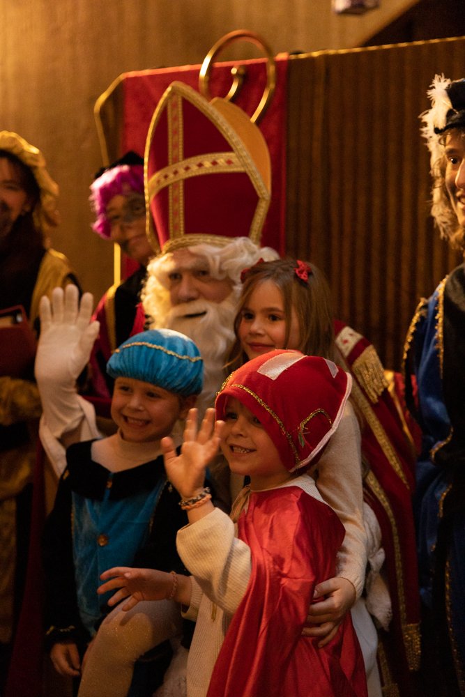 Fijne Pakjesavond! 🎁

Vandaag is het 5 december. Fijne Pakjesavond 🎁

Wil je nog even nagenieten van het Sinterklaasfeest bij De Kubus? Neem dan een kijkje in ons fotoalbum op Facebook! 

Fotograaf 📷: Jolanda van Hemert

#Sinterklaas #5december #Pakjesavond #DeKubusLelystad