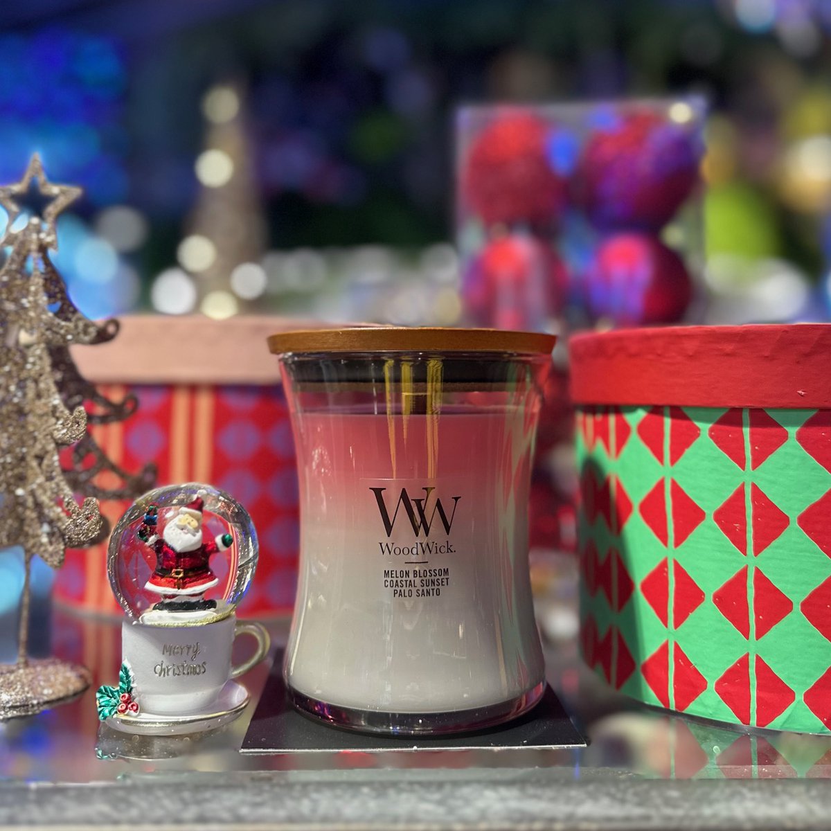 LOFT_SHIBUYA's tweet image. ・.*・*.December 5th .*・*.・
🎁WoodWick（ウッドウィック）

木でできている芯に火を灯すと、
暖炉のようにパチパチと
音がするキャンドル🕯
「聴いて・香って・見て」
楽しめます😊✨

#woodwick ＃ウッドウィック #キャンドル
#渋谷ロフトのギフトカレンダー