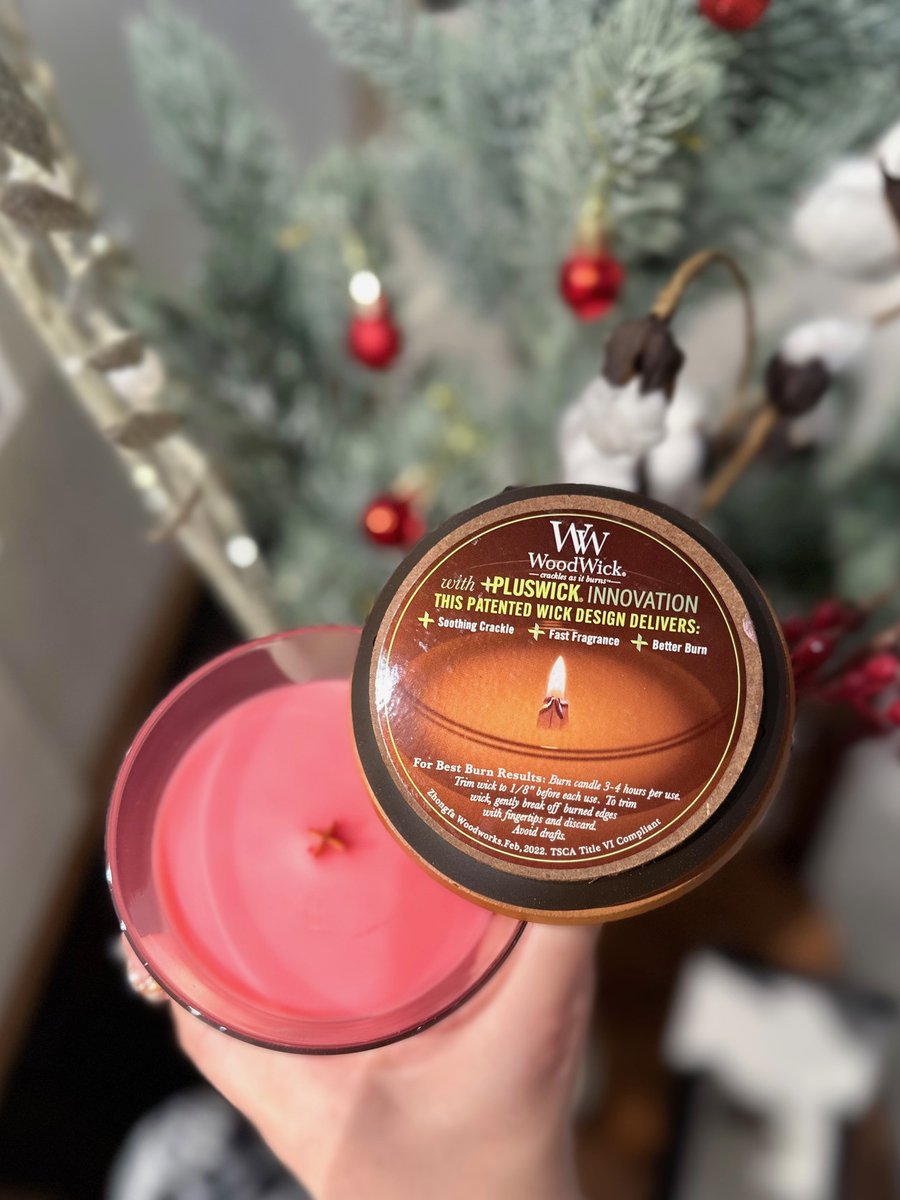 LOFT_SHIBUYA's tweet image. ・.*・*.December 5th .*・*.・
🎁WoodWick（ウッドウィック）

木でできている芯に火を灯すと、
暖炉のようにパチパチと
音がするキャンドル🕯
「聴いて・香って・見て」
楽しめます😊✨

#woodwick ＃ウッドウィック #キャンドル
#渋谷ロフトのギフトカレンダー