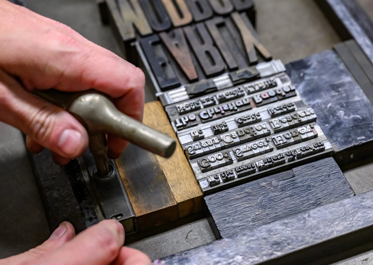 Call for Papers: Building Book Labs Symposium. Happening May 2025. Limited travel support for junior scholars and those without institutional travel resources will be made available. Statements of interest due by December 15: ow.ly/wgVJ50Ujkwm #RenTwitter #earlymodern