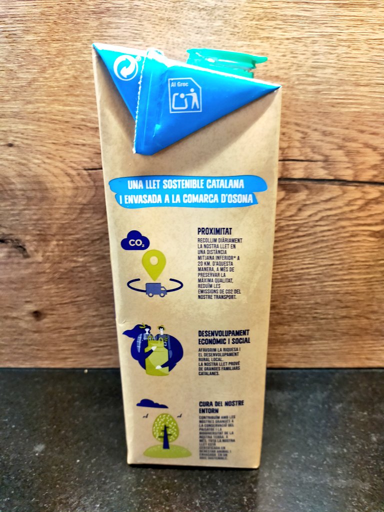 Anna_Marsol's tweet image. Un gust trobar-la a la botiga del poble. #productesdeproximitat 
#llet