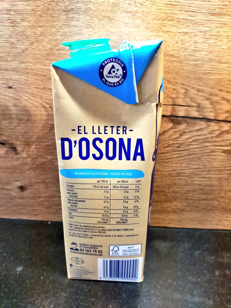 Anna_Marsol's tweet image. Un gust trobar-la a la botiga del poble. #productesdeproximitat 
#llet