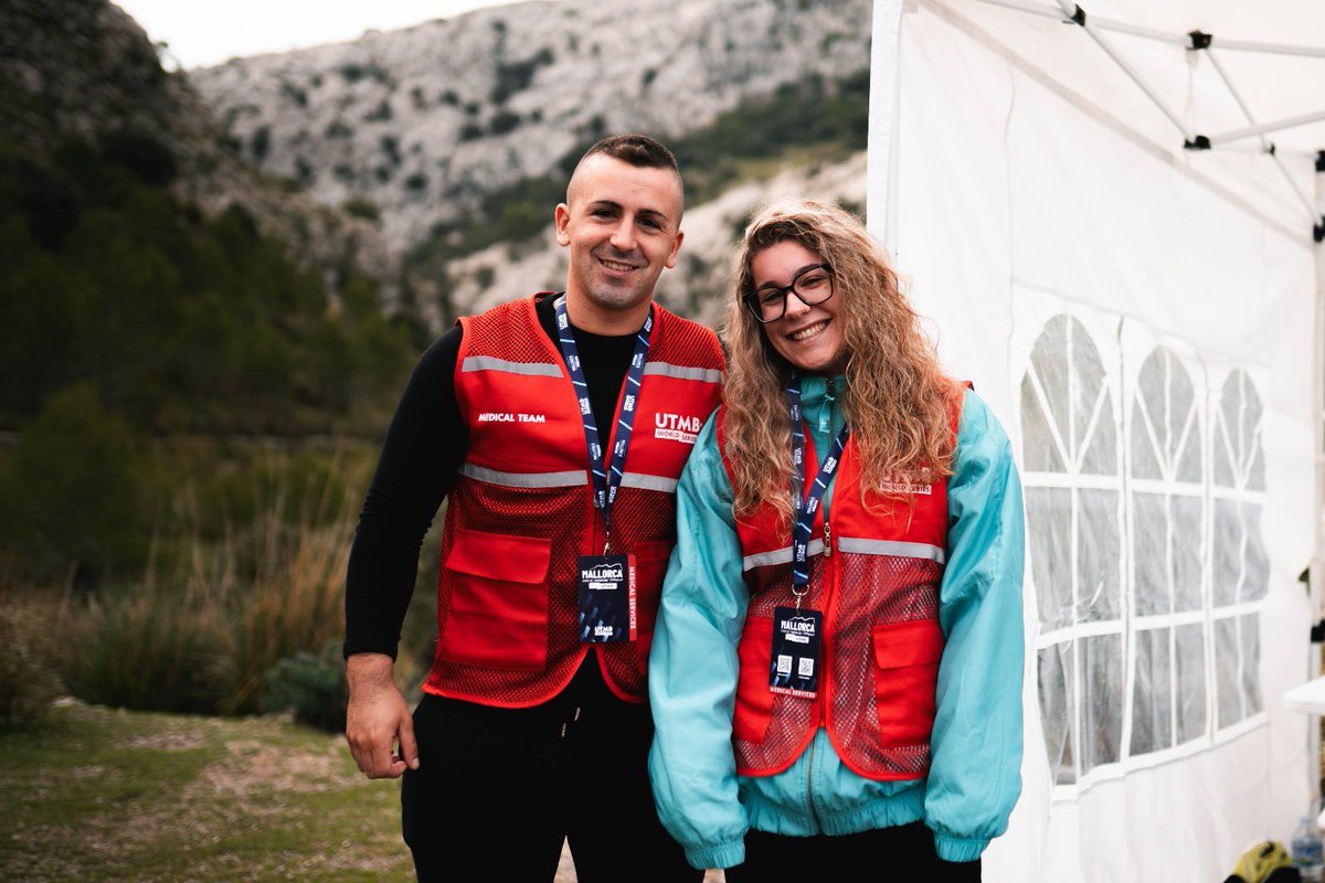 MallorcabyUTMB's tweet photo. 🎉 ¡Hoy es el Día Internacional del Voluntario! 🙌
Gracias por estar siempre dispuestos a ayudar, y por ser la energía positiva que se necesita en cada paso. ¡Cada kilómetro recorrido, cada corredor que llega a la meta, lleva un pedacito de vuestro esfuerzo y dedicación! https://t.co/1EgAIyS0Fx