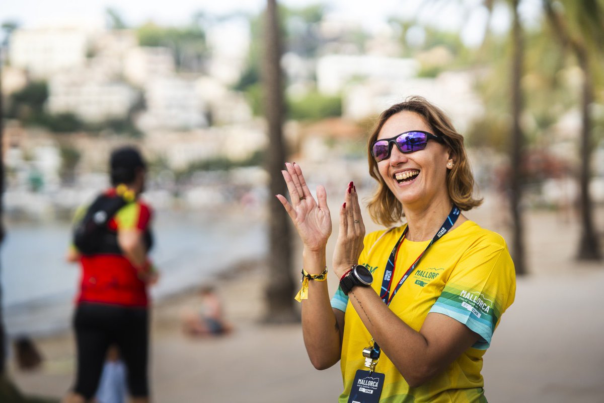 MallorcabyUTMB's tweet photo. 🎉 ¡Hoy es el Día Internacional del Voluntario! 🙌
Gracias por estar siempre dispuestos a ayudar, y por ser la energía positiva que se necesita en cada paso. ¡Cada kilómetro recorrido, cada corredor que llega a la meta, lleva un pedacito de vuestro esfuerzo y dedicación! https://t.co/1EgAIyS0Fx