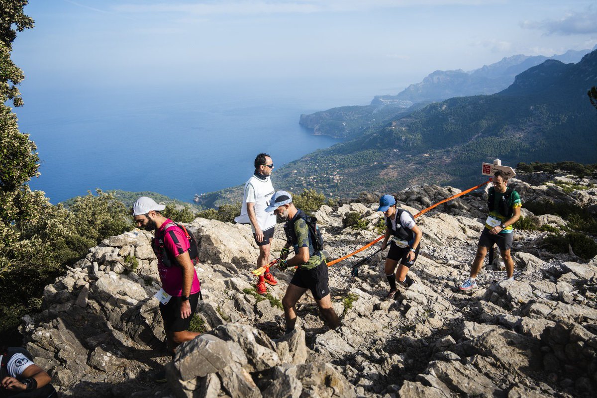 MallorcabyUTMB's tweet photo. 🎉 ¡Hoy es el Día Internacional del Voluntario! 🙌
Gracias por estar siempre dispuestos a ayudar, y por ser la energía positiva que se necesita en cada paso. ¡Cada kilómetro recorrido, cada corredor que llega a la meta, lleva un pedacito de vuestro esfuerzo y dedicación! https://t.co/1EgAIyS0Fx