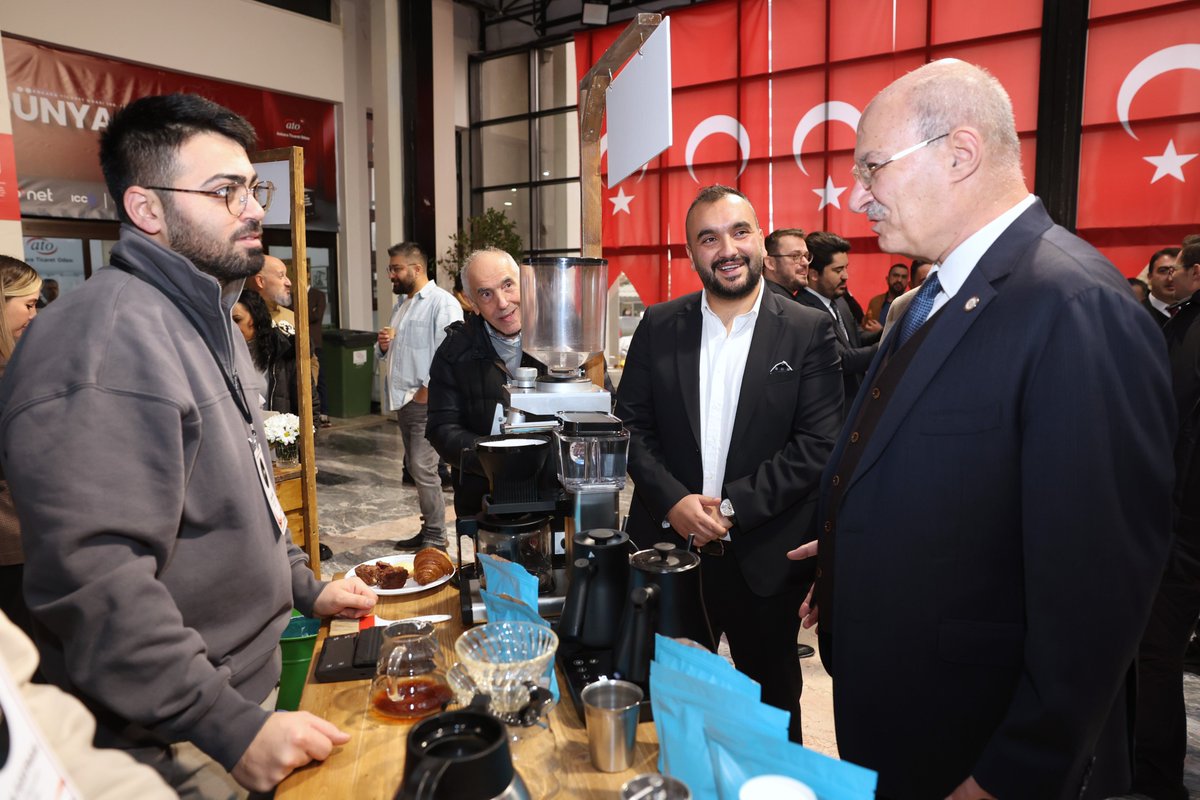 Ankara Ticaret Odamızın 60 No’lu Restoran, Lokanta ve Kafe Hizmetleri Meslek Komitesi’nin, 5 Aralık Dünya Türk Kahvesi Günü kapsamında bu yıl ikincisini gerçekleştirdiği, “Dünya Türk Kahvesi Günü Etkinliği”ne katıldık.

Kahvenin kültür ve geleneğinden, üretimine, ticaretinden,