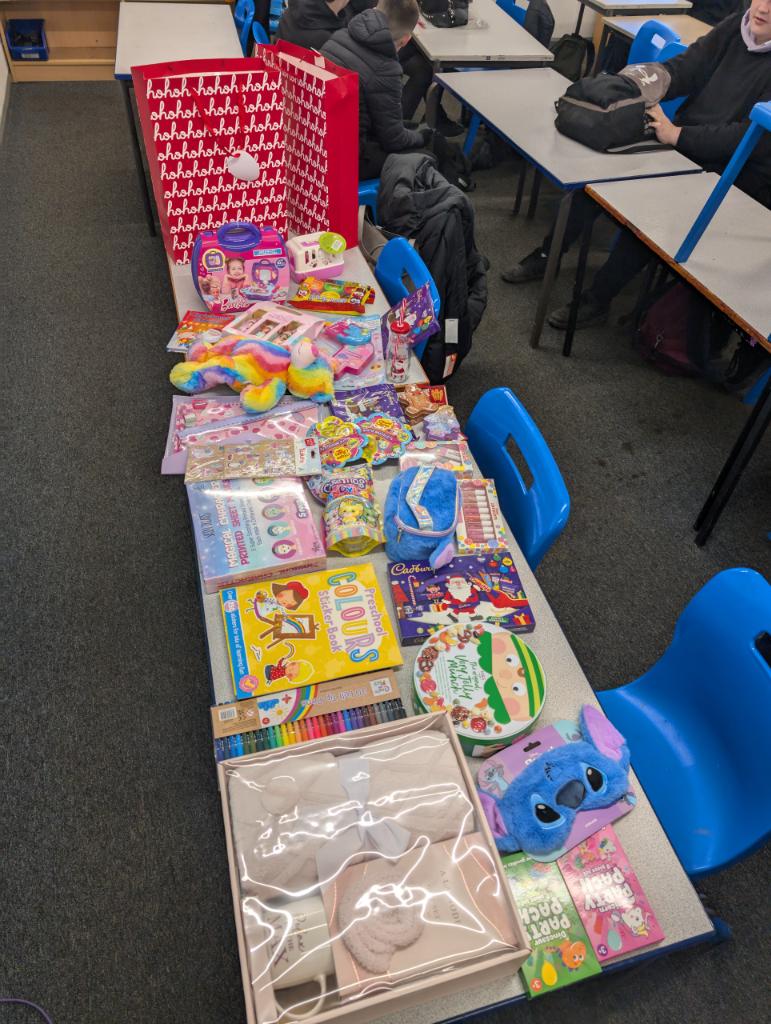 misstandy2's tweet photo. Some of my wonderful form class 10G and their generous donations to our schools Christmas Appeal. Making gift bags for those who need it most, managed to make 3 plus a little extra! Very proud of them all. 😊🎄 🎁 #TeamPYD @MrsPartin_PYD @1Penydre https://t.co/ieqF1IA66s