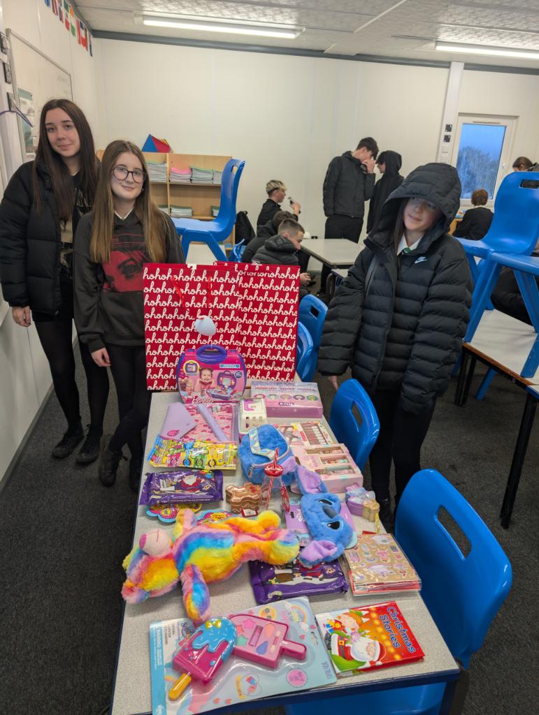 misstandy2's tweet photo. Some of my wonderful form class 10G and their generous donations to our schools Christmas Appeal. Making gift bags for those who need it most, managed to make 3 plus a little extra! Very proud of them all. 😊🎄 🎁 #TeamPYD @MrsPartin_PYD @1Penydre https://t.co/ieqF1IA66s