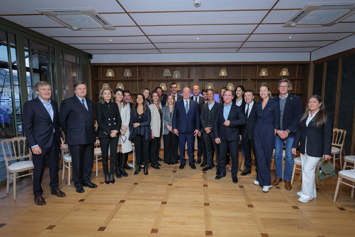 monaco__info's tweet photo. Hier s’est tenue la réunion inaugurale du Mentors Club un programme lancé par une monégasque Alexandrine Noghès
L’objectif ? Mettre en relation des lycéens de #Monaco en quête de vocation #professionnelle, avec des personnalités inspirantes pour les accompagner dans leur carrière https://t.co/zaNyZkPMhd