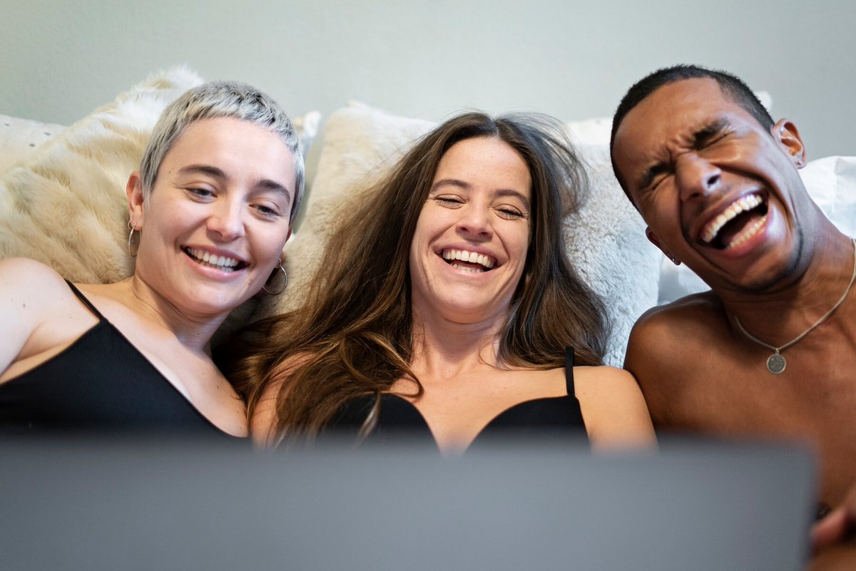 3fun_app's tweet image. Me Time = We Time 🧘‍♀️✨
&apos;Me time&apos; isn’t selfish; it’s how we recharge to give our best to others! 💖 What’s your go-to solo activity? Let’s chat and keep the love balanced!

#SelfCareInLove #3FunBalance #MeTimeMatters #SelfLove #PolySupport #HealthyRelationships #Nonmonogamy