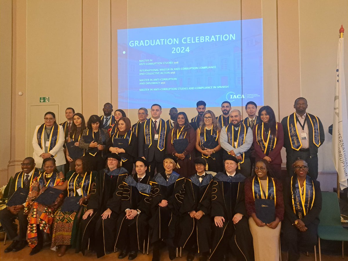 EmbaMexAua's tweet photo. Una gran satisfacción haber participado en la ceremonia de graduación 🎓 de los programas de la @IACA_Academy, incluyendo la primera generación de la Maestría en Anticorrupción y Compliance en español (2002-2024).
¡Felicitaciones a las 4⃣ personas mexicanas graduadas! 👏🎓🇲🇽 https://t.co/USdkXBusHm