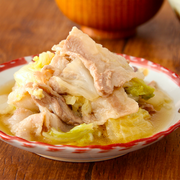 igarashi_yukari's tweet photo. レンジで簡単。白菜のうま煮は「麺つゆ」×「鶏ガラ」で味つけするとこんなに美味しくなります？って味になります。煮汁ごとご飯にたっぷりのせて食べるとすごく美味しい。 https://t.co/x7N9wRgE1t