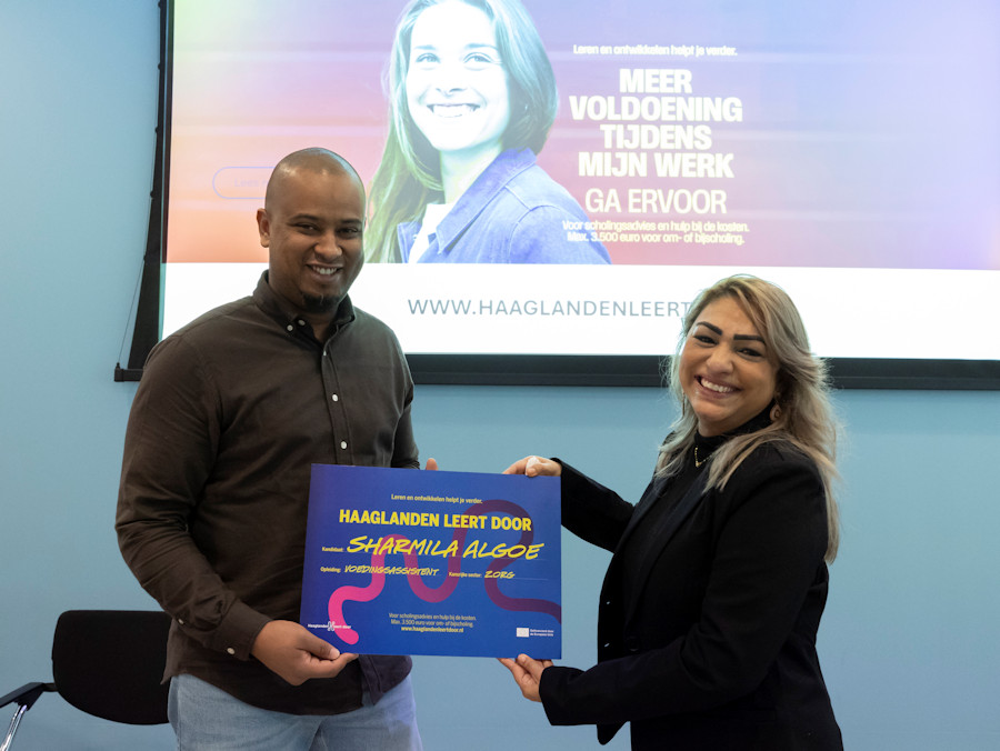 Onlangs is de website haaglandenleertdoor.nl gelanceerd. 

Hier kunnen inwoners (ook zzp'ers) van Den Haag met een laag inkomen een gratis scholingsvoucher van max 3.500 euro aanvragen om zich om- of bij te scholen richting passend en beter betaald werk. 

Neem snel een kijkje!