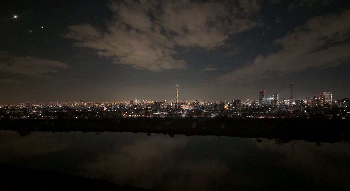 edogawalivecam's tweet photo. 江戸川もすっかり日が暮れました🌃今夜も可愛らしい🌛がお見めえしています😍
https://t.co/bpn3xoi1Mo
#江戸川ライブカメラ #江戸川 #マジックアワー #空模様 #スカイツリー #綺麗な夕焼け #イマソラ #tokyolivecamera #skytree #youtube #富士山 https://t.co/tNSGhEVtNv