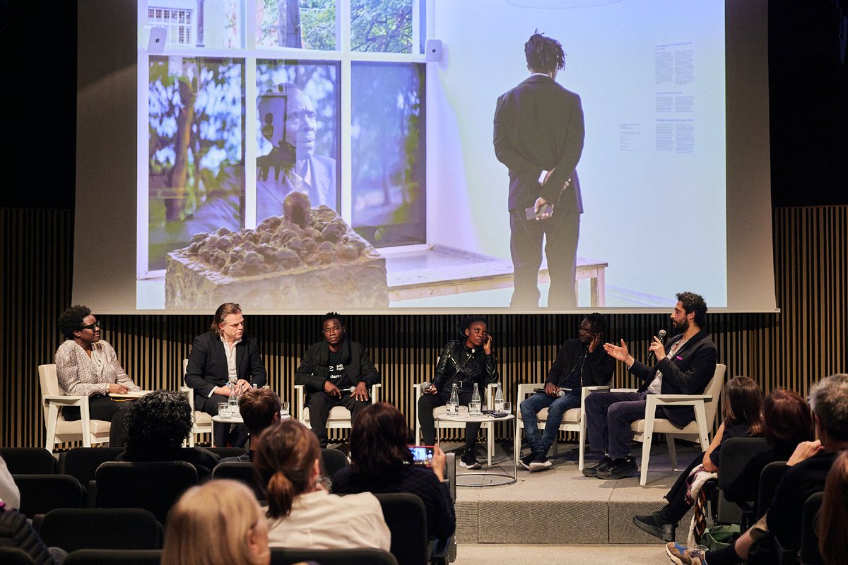 DartFestival's tweet photo. 🎬#Dart2024 al @MACBA_Barcelona amb la projecció de THE INTERNATIONAL CELEBRATION OF BLASPHEMY AND THE SACRED i una sala ben plena!
✨🗣️Debat moderat per @edyanganiose, amb membres del col·lectiu CATPC, l'artista @RenzoMartens i el comissari @HichamKhalidi.
📸@weareleafhopper https://t.co/t4om1AaTLn