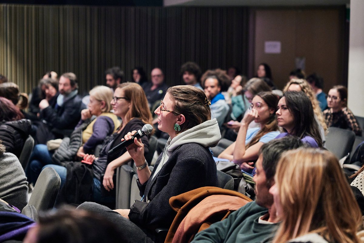 DartFestival's tweet photo. 🎬#Dart2024 al @MACBA_Barcelona amb la projecció de THE INTERNATIONAL CELEBRATION OF BLASPHEMY AND THE SACRED i una sala ben plena!
✨🗣️Debat moderat per @edyanganiose, amb membres del col·lectiu CATPC, l'artista @RenzoMartens i el comissari @HichamKhalidi.
📸@weareleafhopper https://t.co/t4om1AaTLn