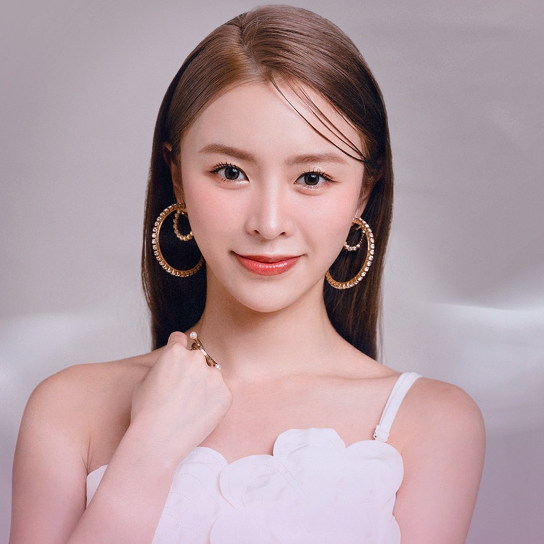 Elkie will be performing at the "魔幻巨星耶誕演唱會" (Magic Star Christmas Concert) this DECEMBER 15! ☃️

★ #庄锭欣 #莊錠欣 #ELKIE #엘키 #EK