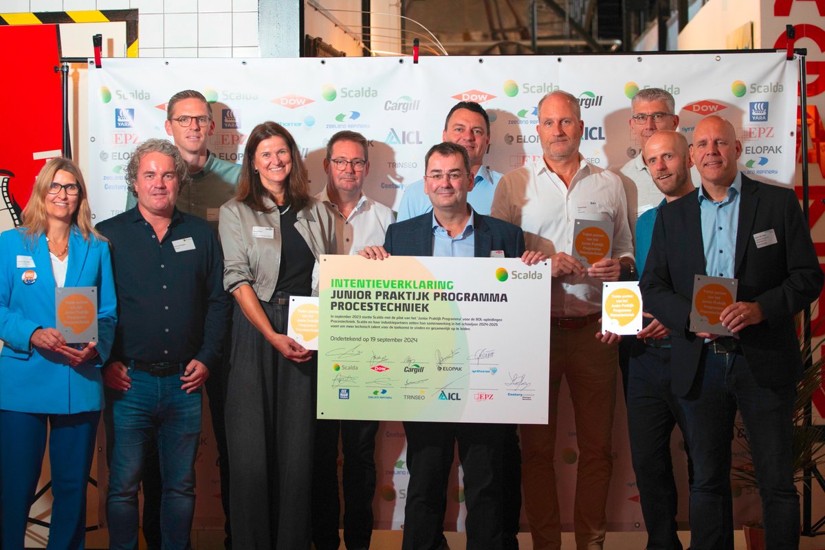 Junior Praktijkprogramma wint aanbevelingsprijs 🥳
Het JPP, een innovatieve regionale samenwerking tussen Scalda en tien bedrijvenpartners waaronder ZR, heeft een aanbevelingsprijs gewonnen via de ‘Responsible Care Awards’ van Cefic. 
Lees hier meer: cefic.org/responsible-ca…